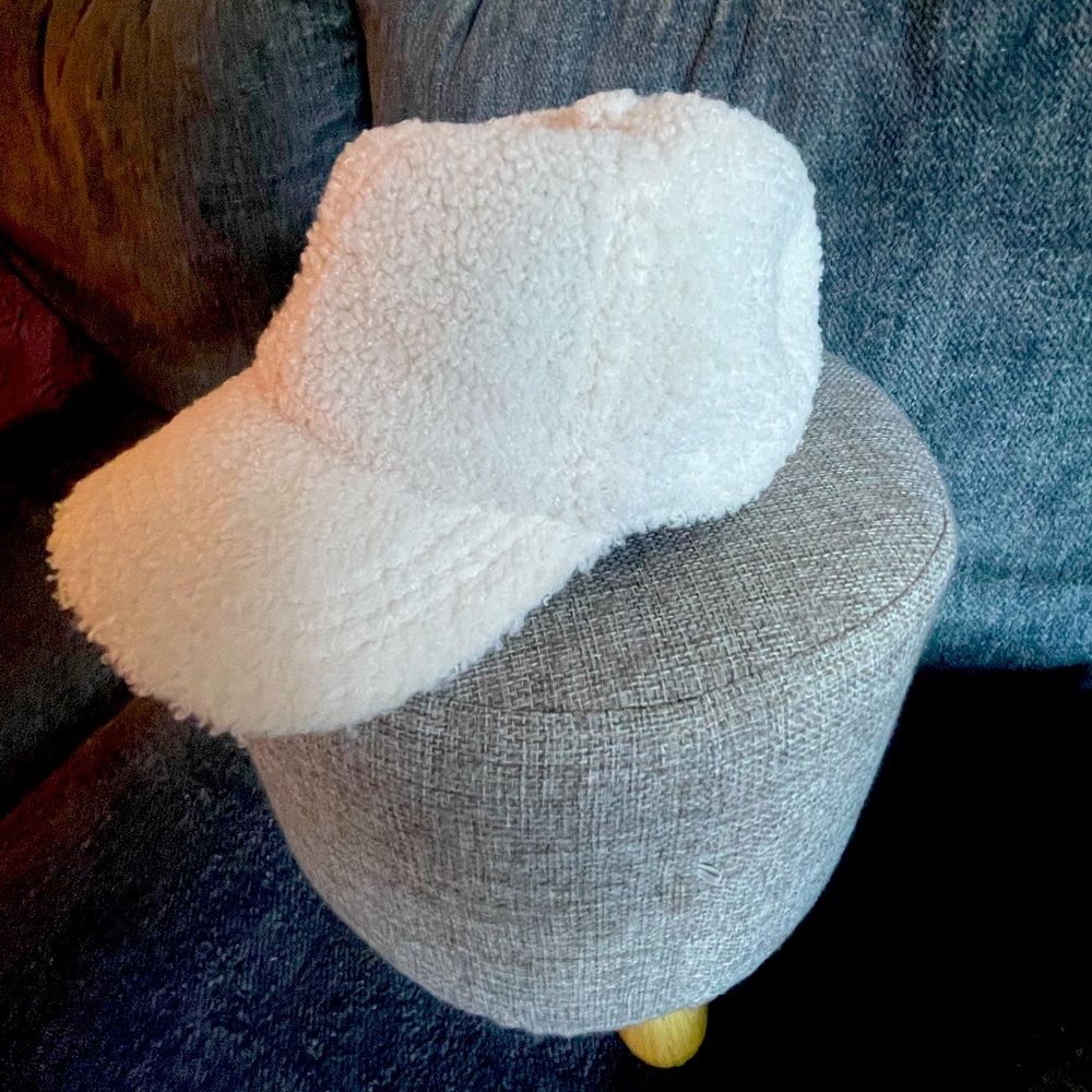 Woman’s Sherpa cap